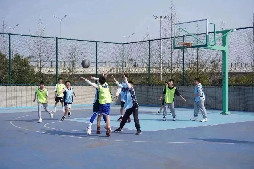成年人如何在业余时间练习篮球接球技巧?_1